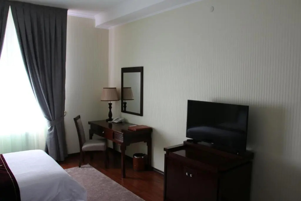 Отель Zargaron Plaza