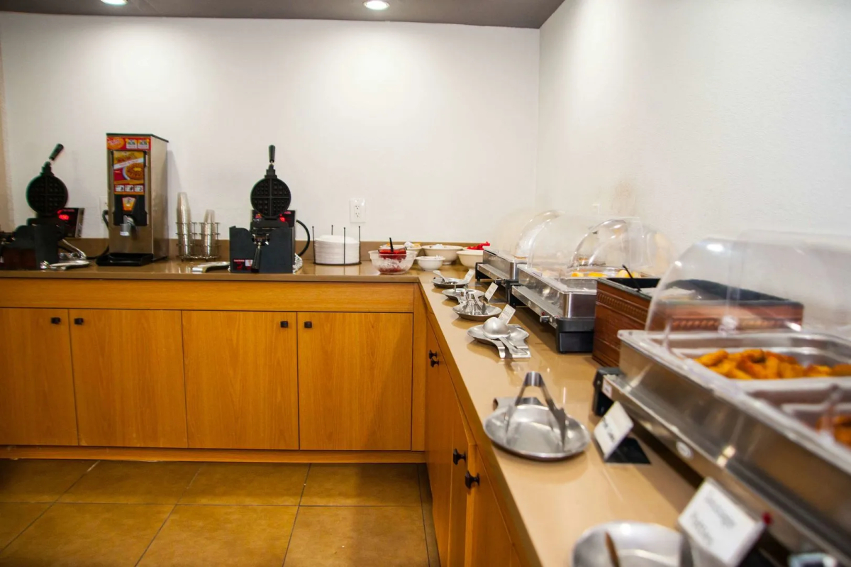 GreenTree Inn & Suites Phoenix Sky Harbor