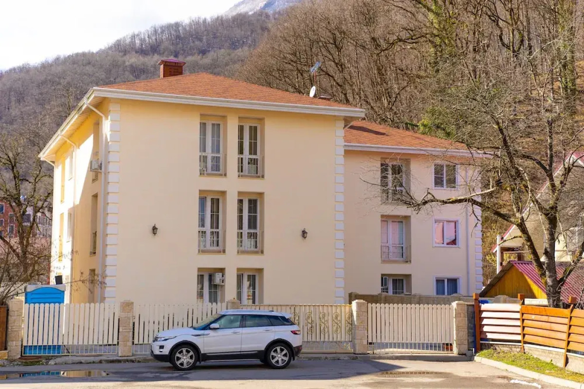 Dom Vverhdom Guest House