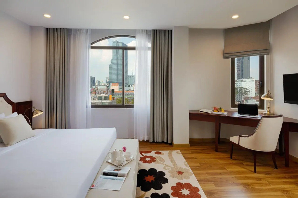 Happy Life Grand Hotel & Sky Bar