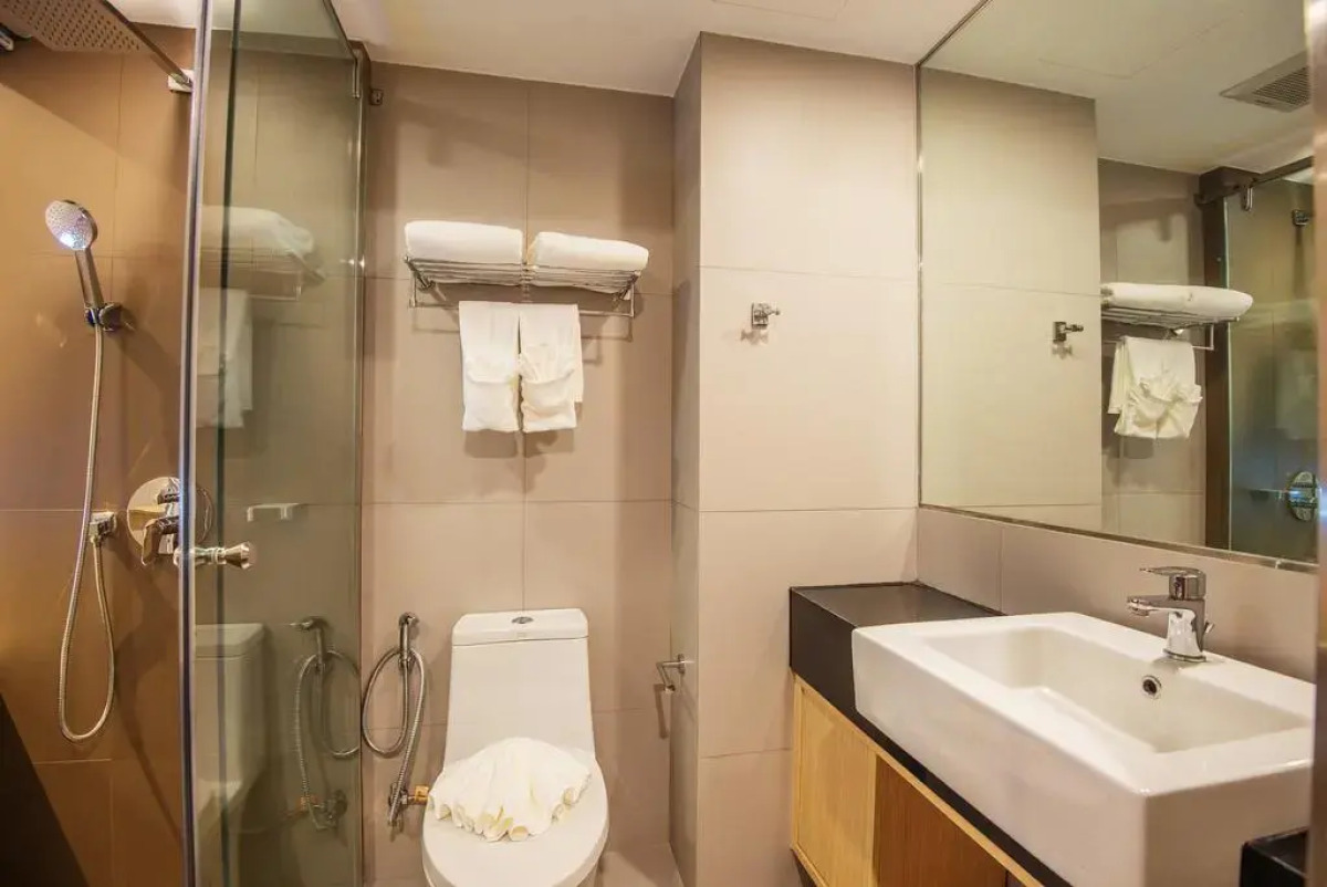 Отель Clarion Patong Beach