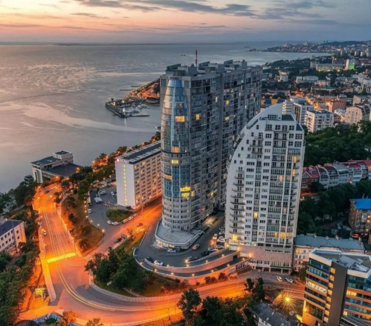 Апартаменты Шикарные В центре с видом на Золотой мост и Русский мост