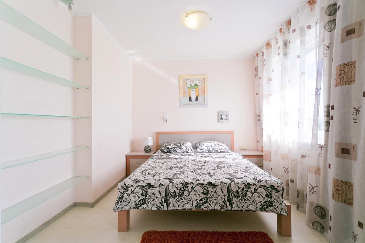 Апартаменты 4-комнатные HomeApart Сторожовская, 8