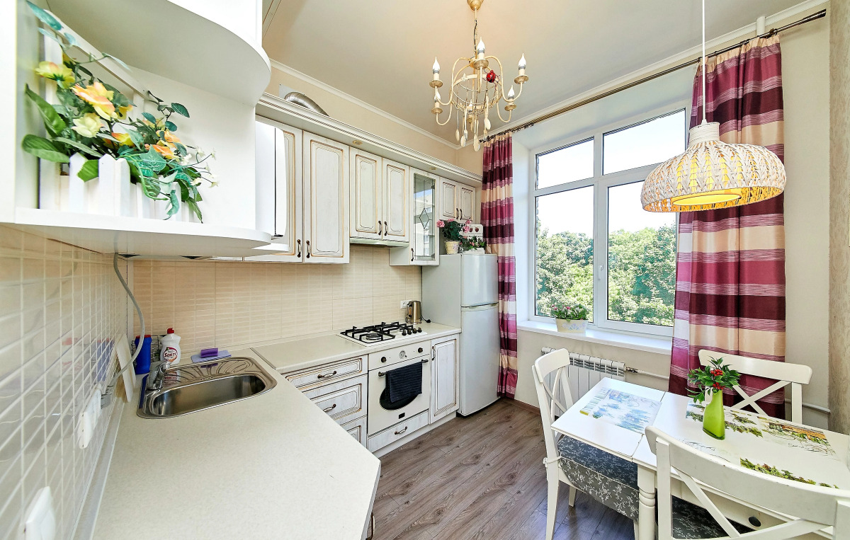 Отель Априори