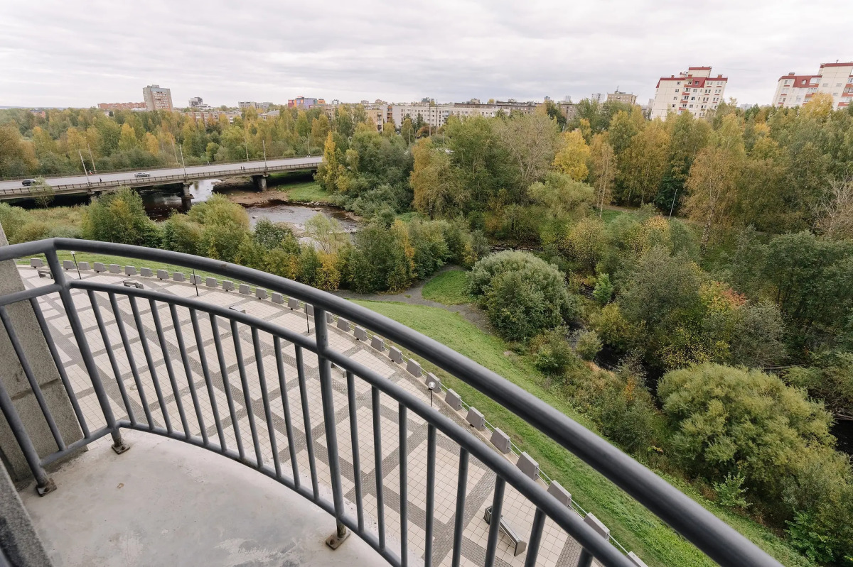 Апартаменты 9 ночей с видом на речку на Коммунальной 1