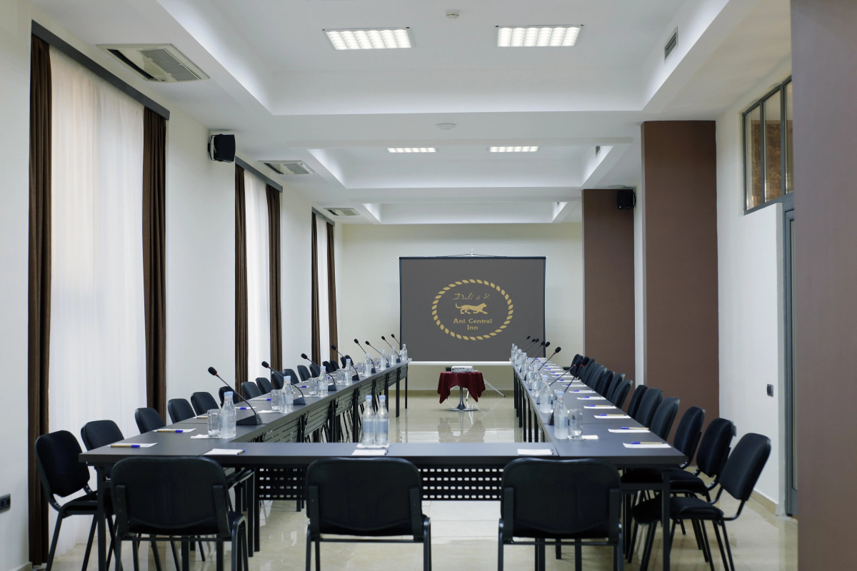 Отель Ani Central Inn