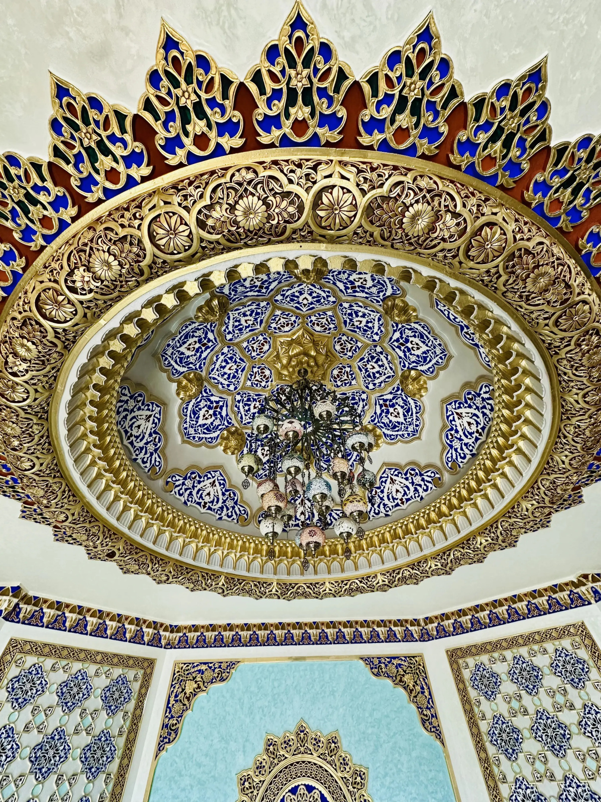 Отель Ayvan Plaza