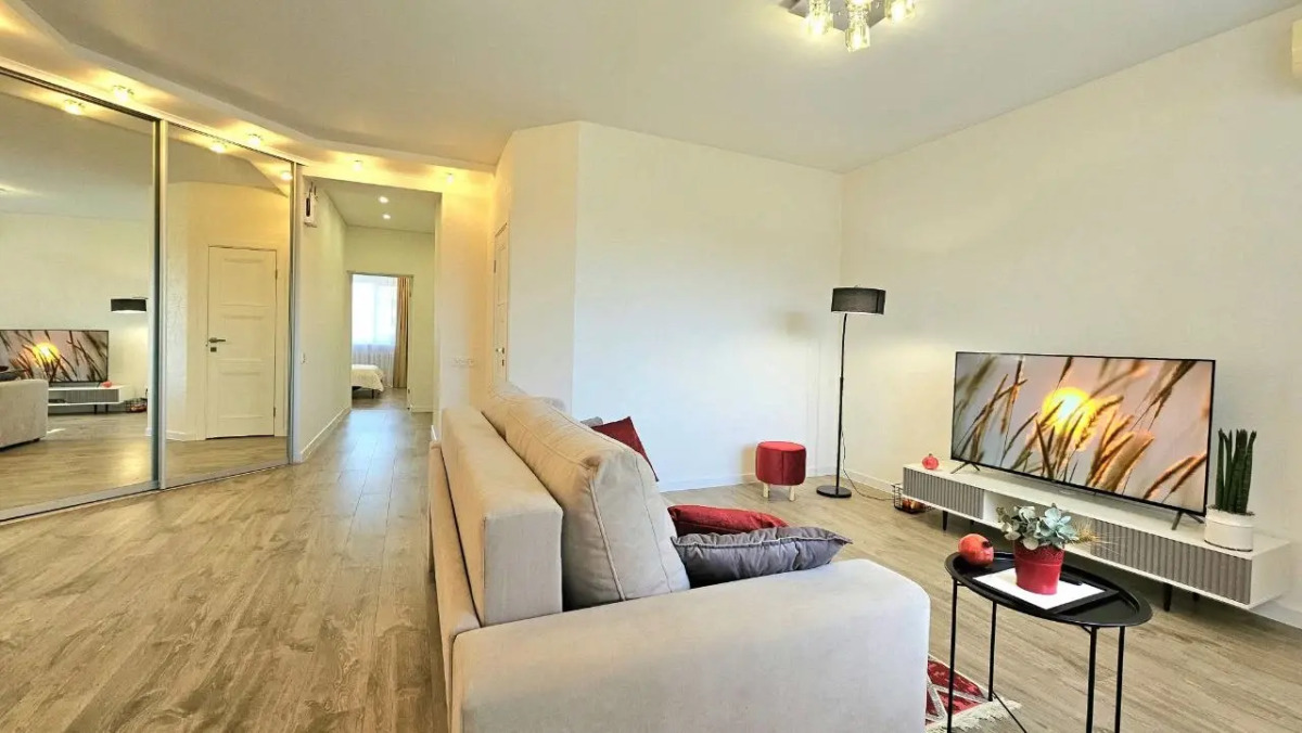 Квартира в удобной локации рядом со станцией метро Суконная слобода