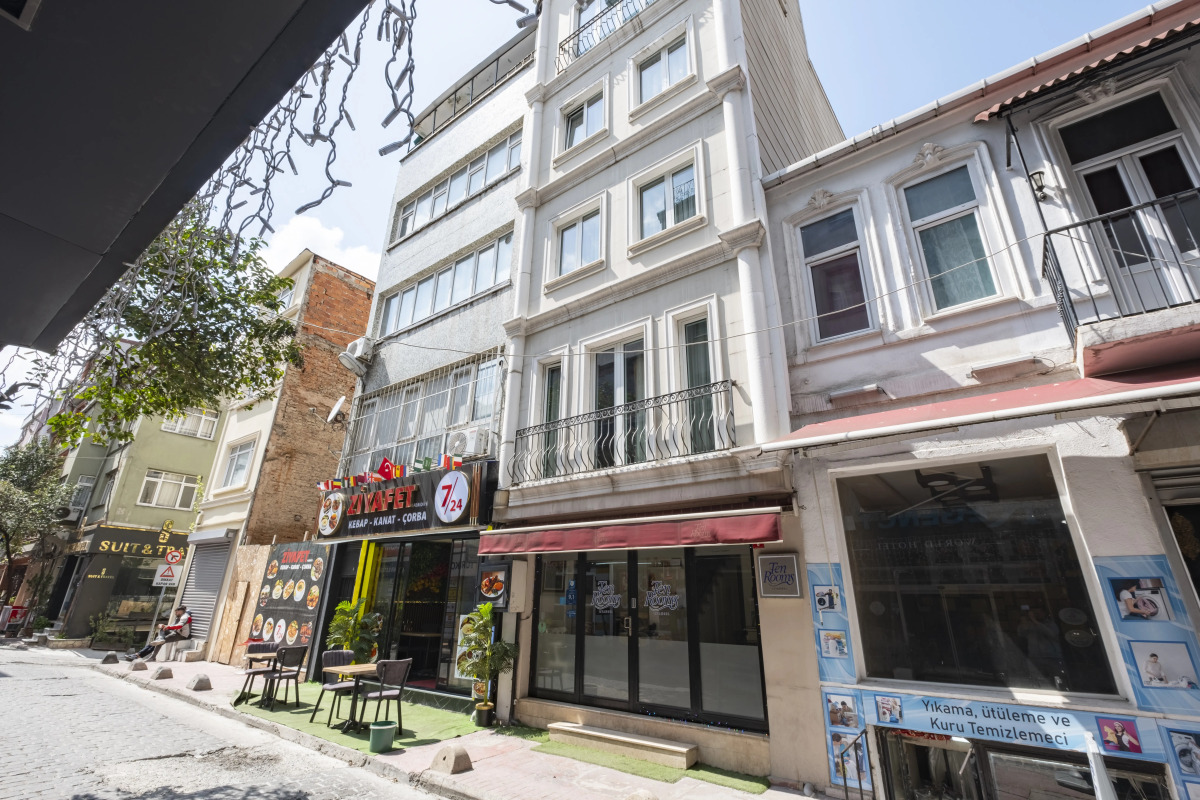 Отель Ten Rooms Istanbul Hotel