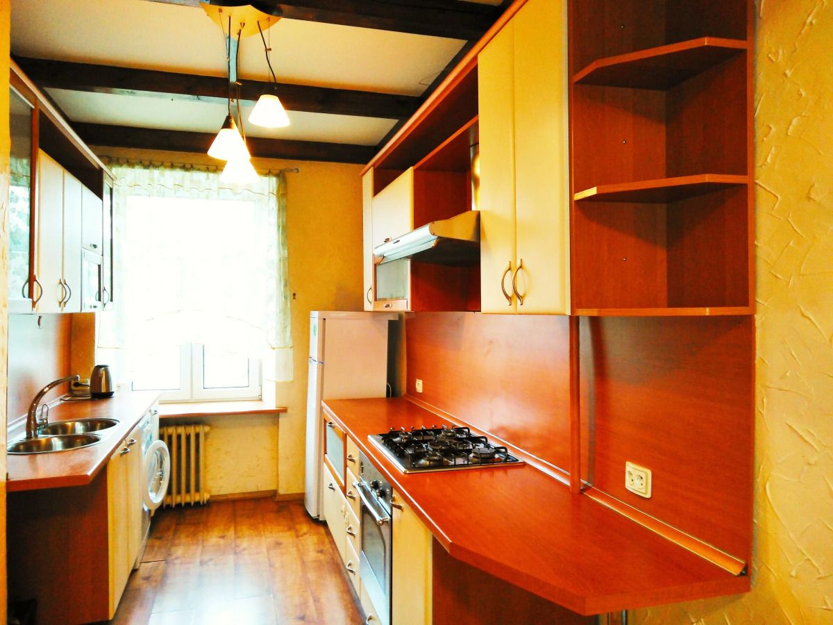 Квартира 3-комн. cталинка с большой ванной рядом с набережной