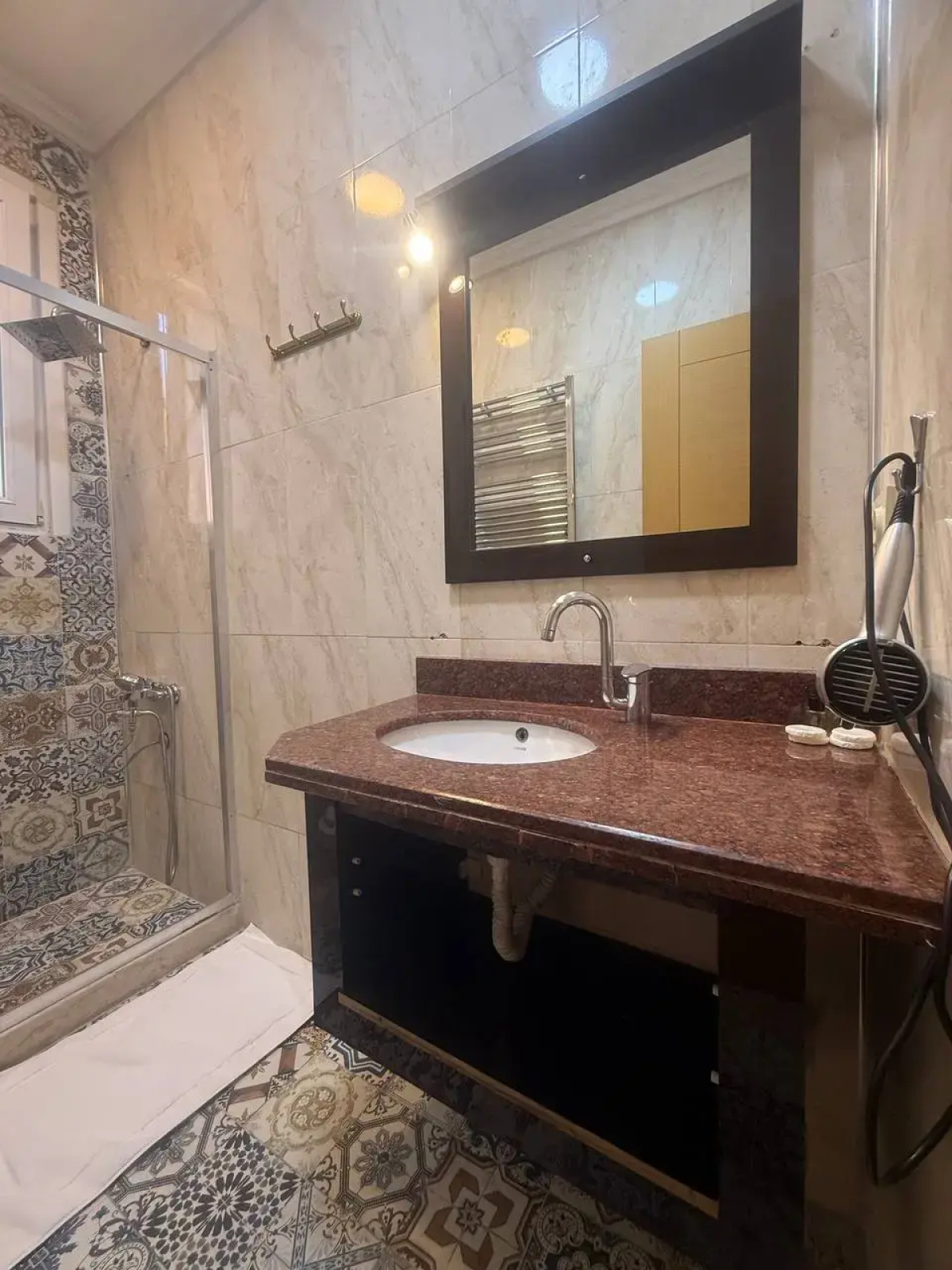 Апартаменты 3BR Flat Old Style 4AC Terrace, Metro