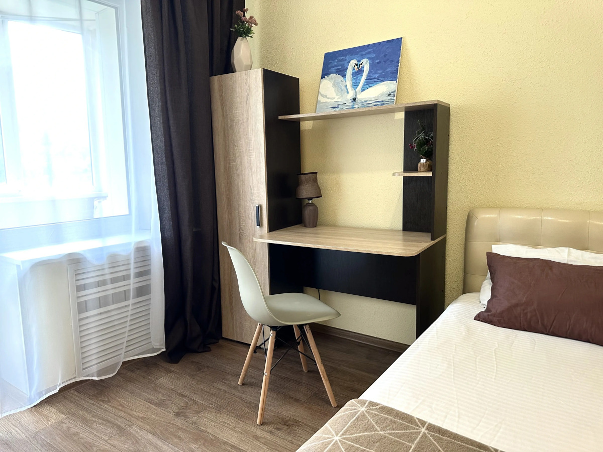 Апартаменты трехкомнатные на Океанском проспекте 140