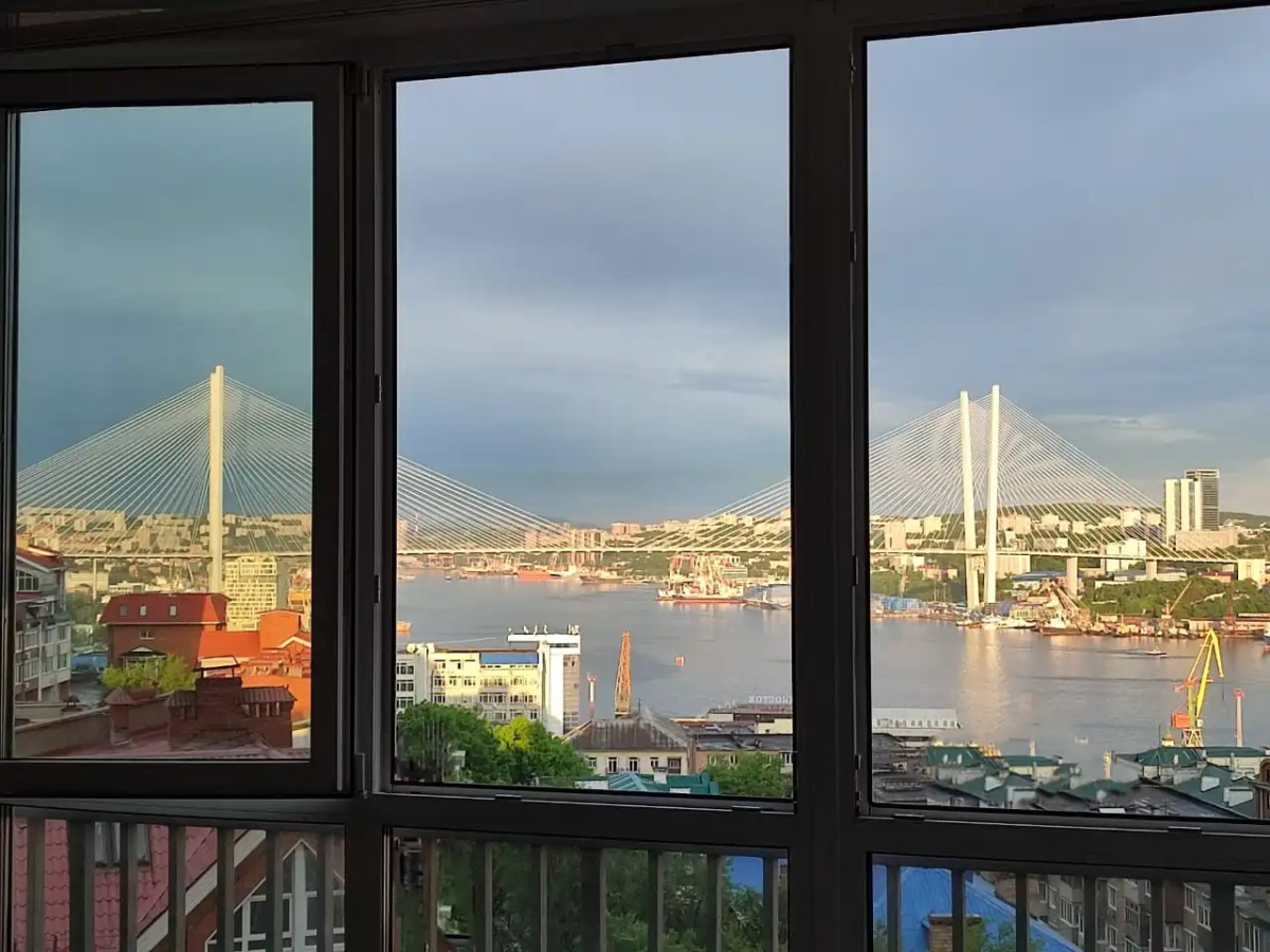 Апартаменты Шикарные В центре с видом на Золотой мост и Русский мост