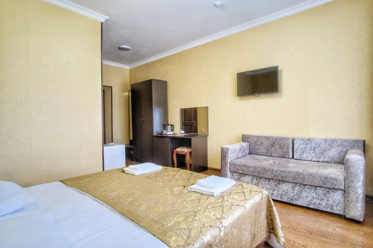 Отель Кавказ