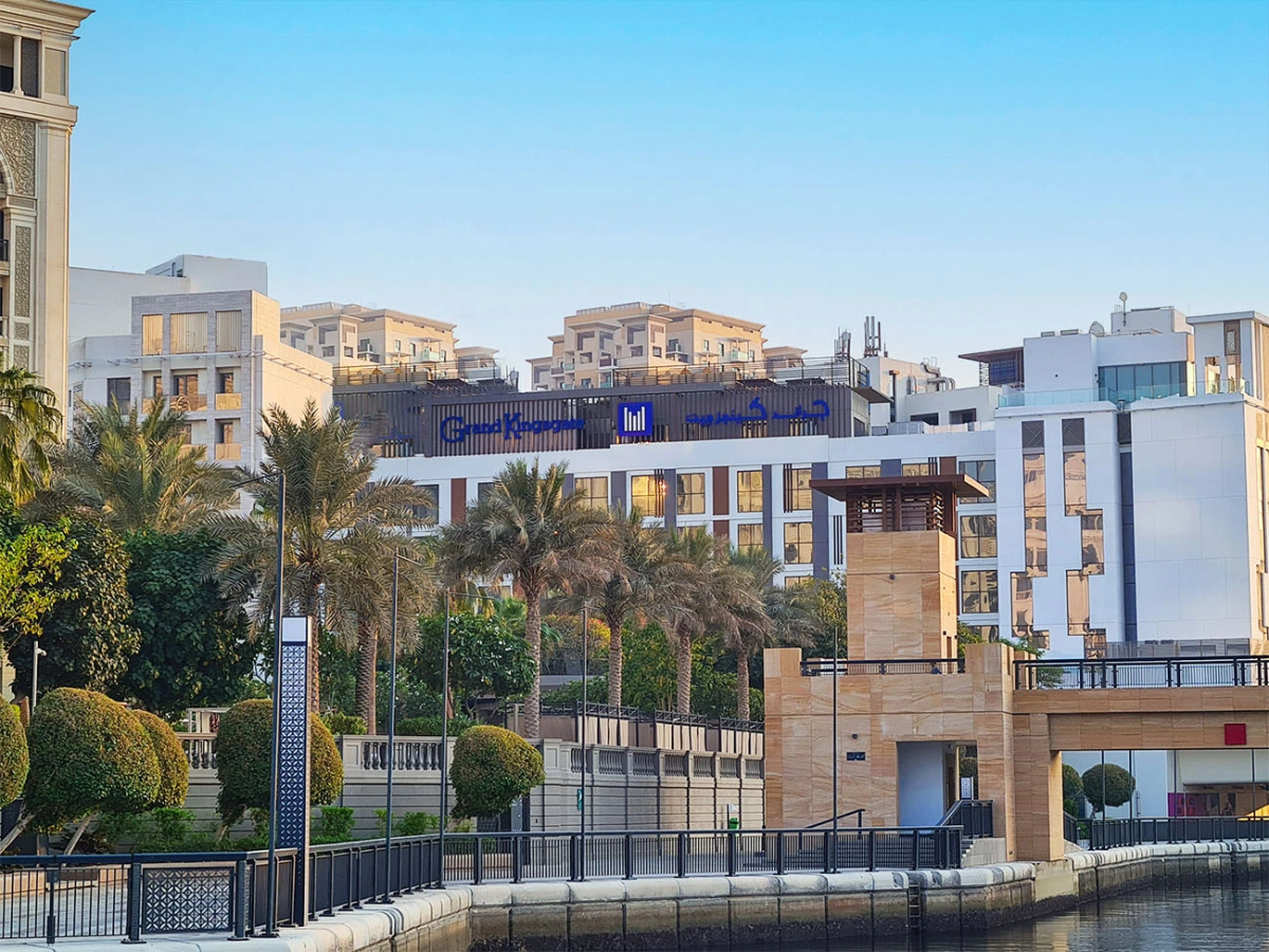 Отель Grand Kingsgate Waterfront By Millennium