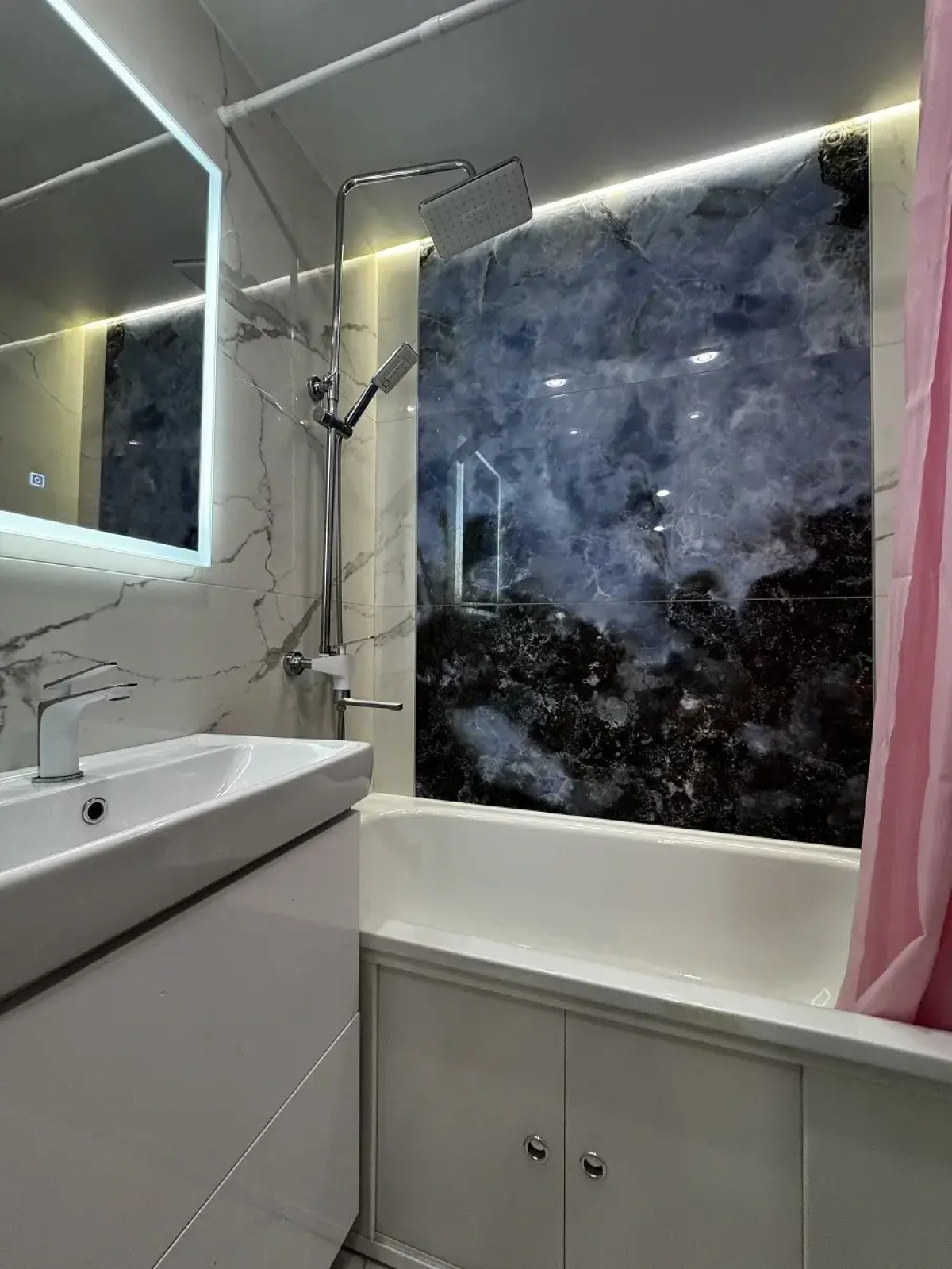 Апартаменты Трехкомнатные на Днепровском бульваре 66