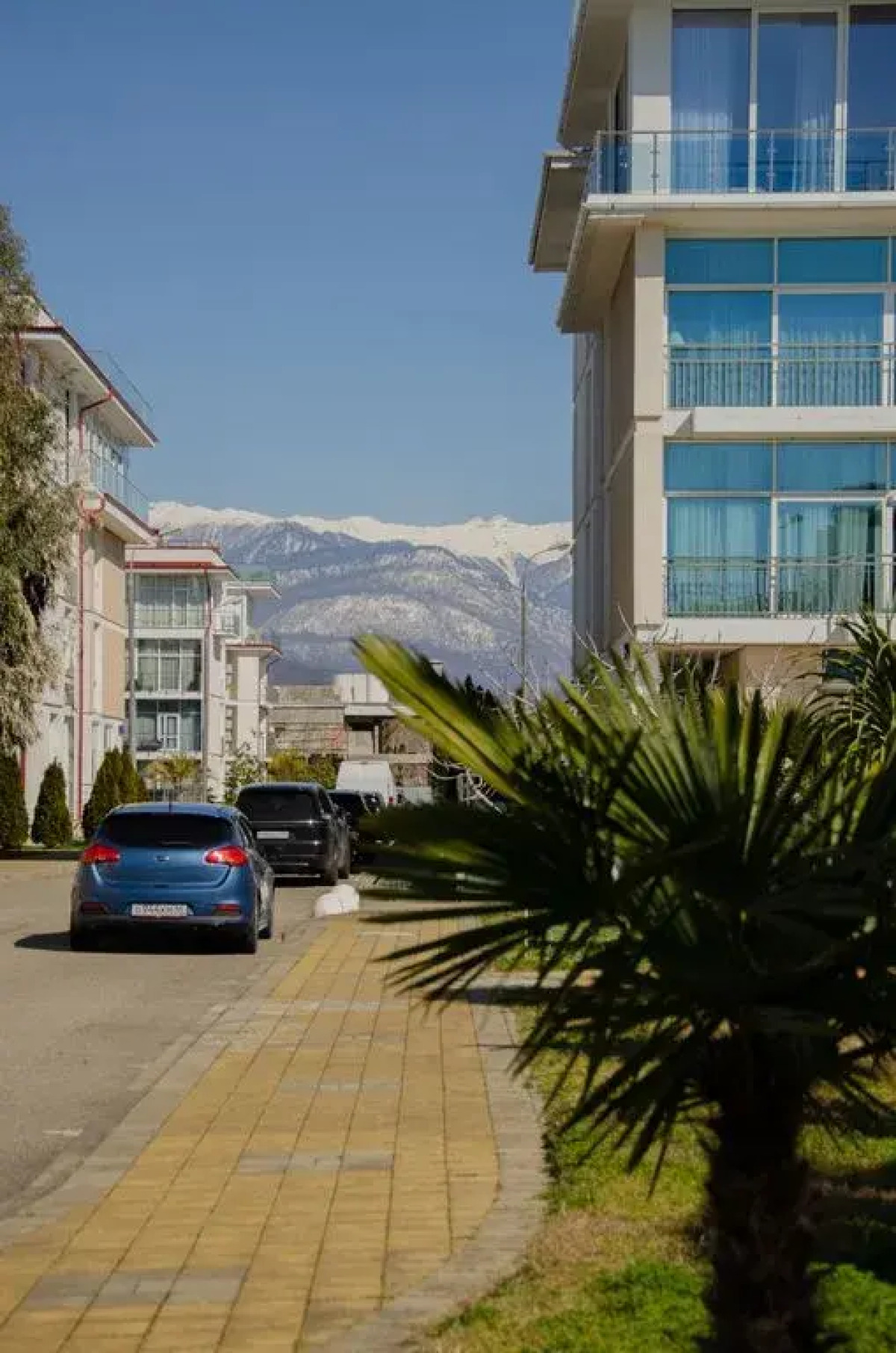 Квартира на цокольном этаже спасающие от жары с кухонной зоной