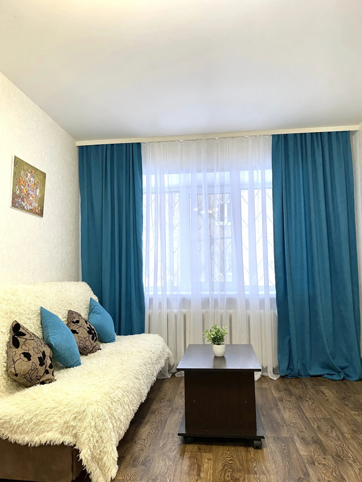 Апартаменты Уютная 2х-комнатная квартира в центре гоpода рядом с набережной