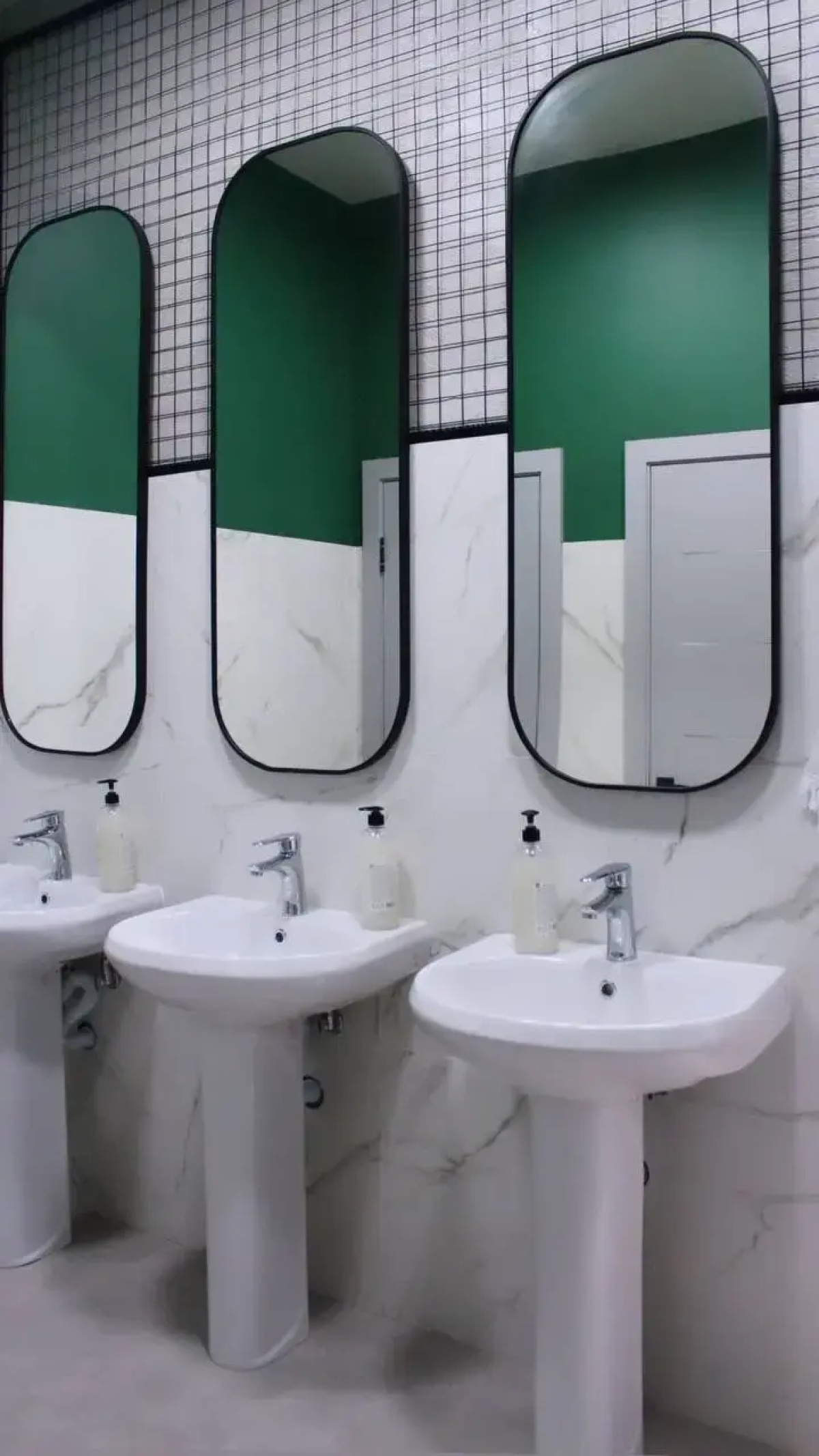 Хостел izzzi hostel Bishkek