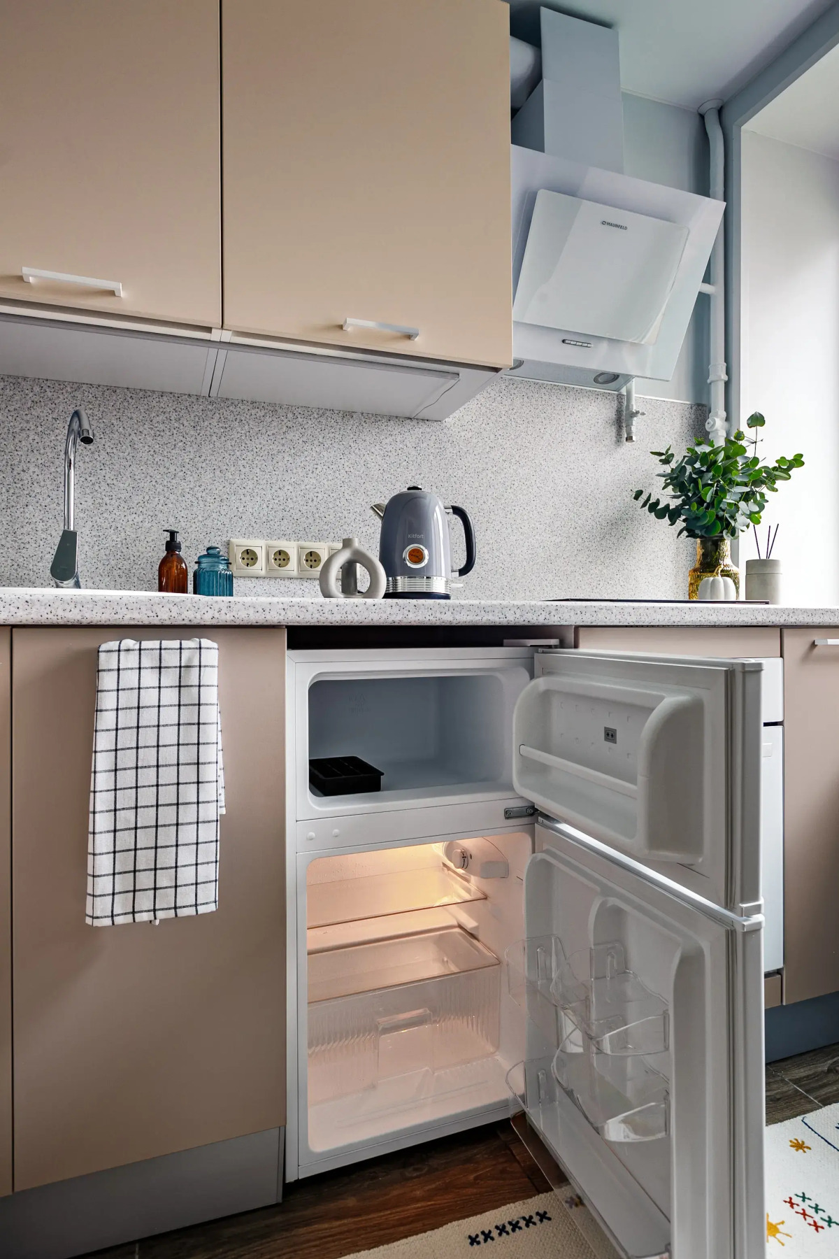 Апартаменты Butyrsky Cozy with Terrace, Parking and King-size Bed