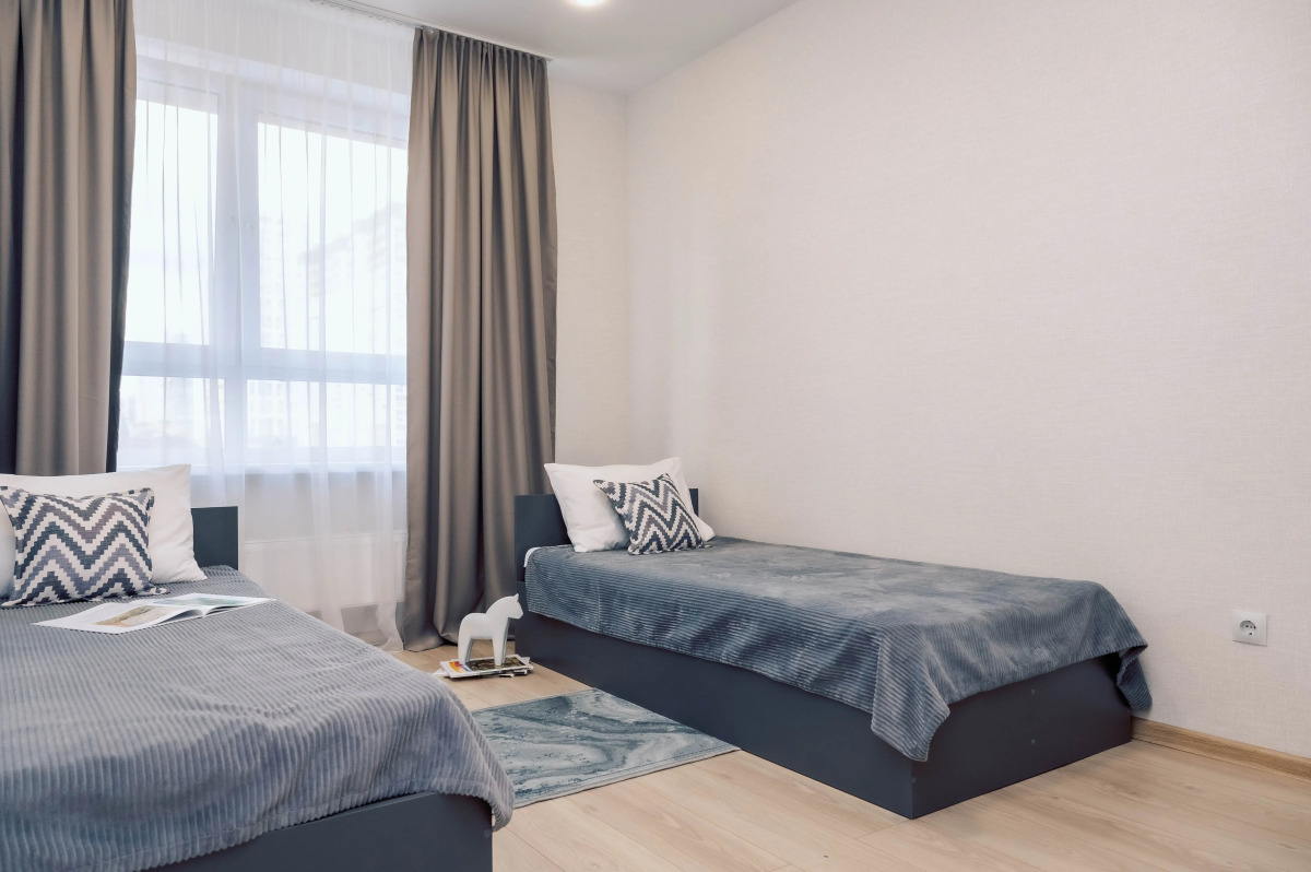 Трехкомнатная Просторная Квартира на 6 гостей у ТЦ Планета и Аквапарка