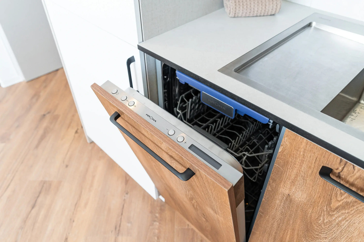 Апартаменты трехкомнатные с панорамным видом на город и море в центре Новороссийска от LetoApart