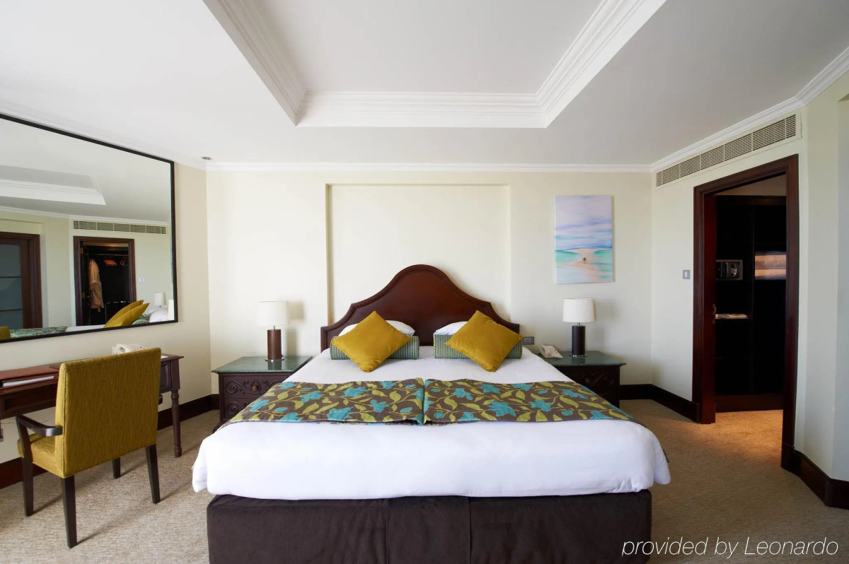 Курортный отель JA The Resort - JA Beach hotel