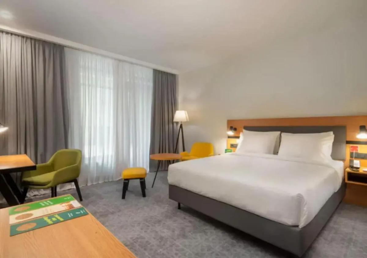 Отель Holiday Inn Yerevan Republic Square, an IHG Hotel