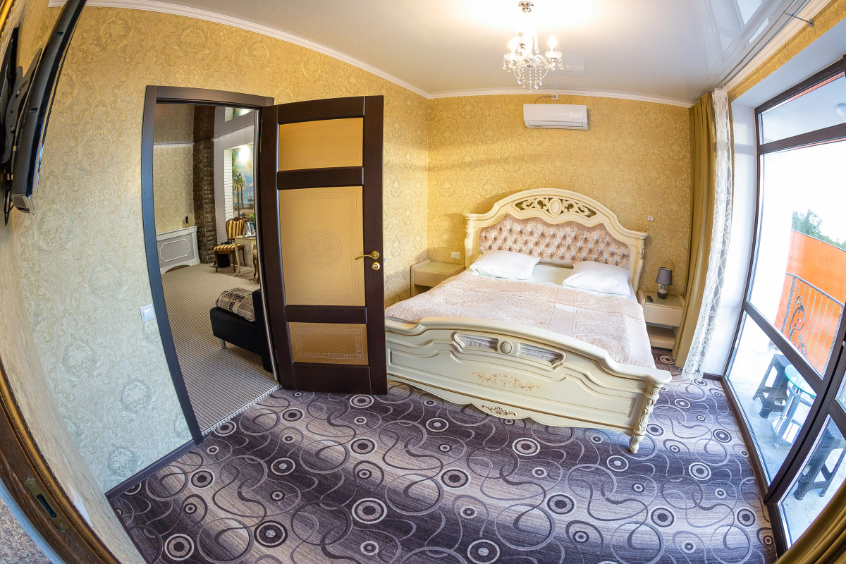 Отель Империал