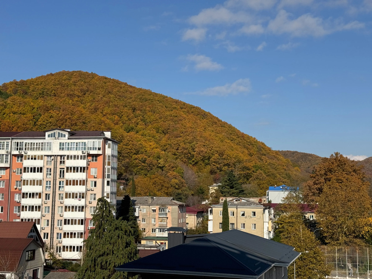 Апартаменты с балконом у реки рядом с пляжем