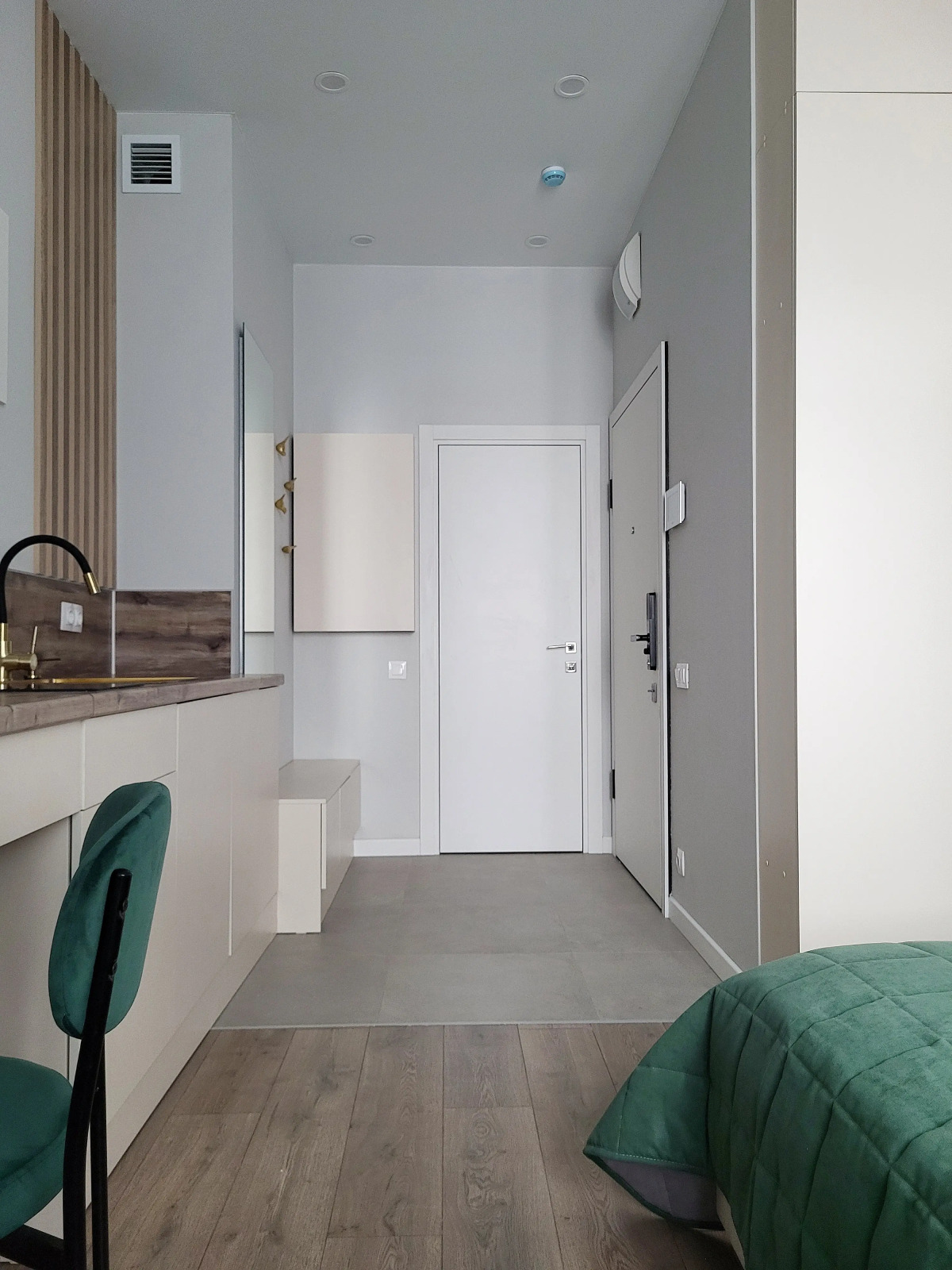 Апартаменты в Небоскрёбе Afi Tower