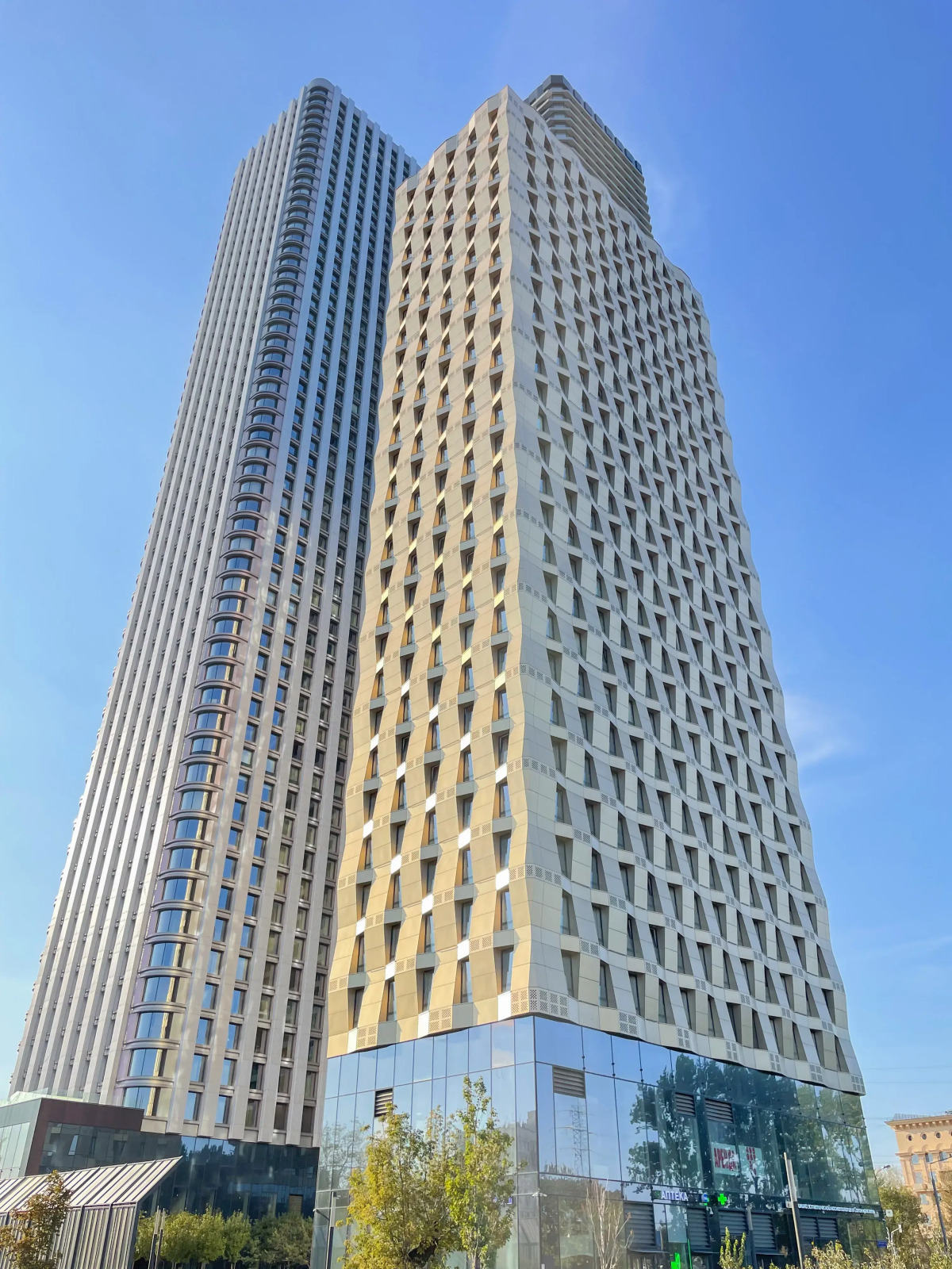 Апартаменты с Панорамными Окнами на 14 Этаже Небоскреба Бизнес-Класс в ЖК D1