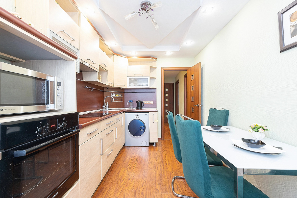 Апартаменты двухкомнатные  на Мещерском бульваре 3/3 .м.Cтрелка. Сова-Дом