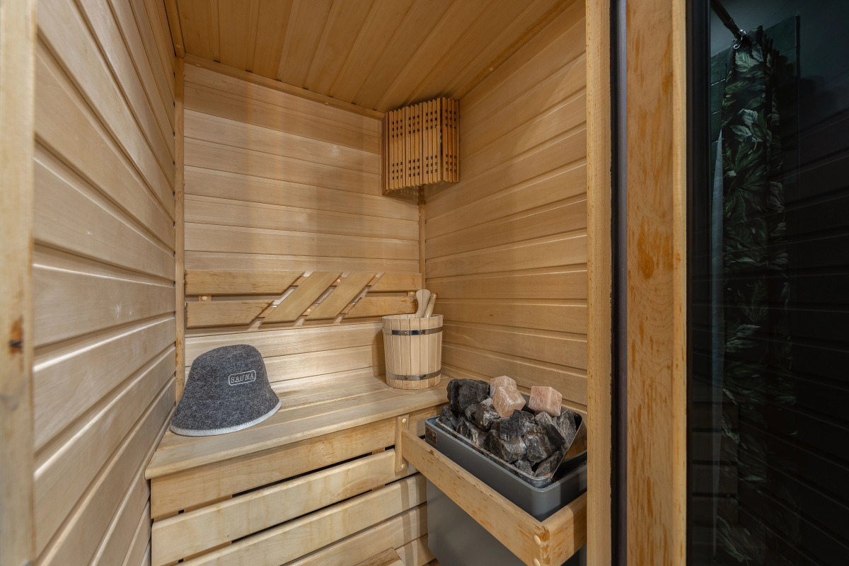 Апартаменты Lalapart Black Emerald с сауной в ЖК Савеловский Сити