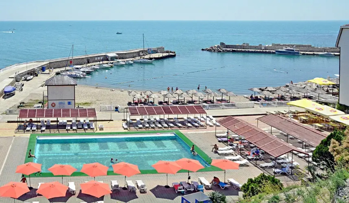 Курортный отель и яхт-клуб Торнадо