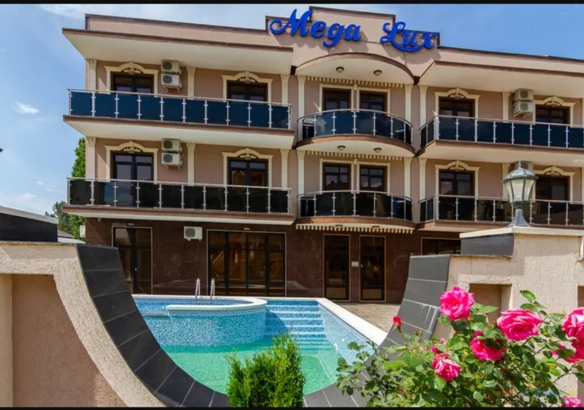 Hotel Mega Lyuks