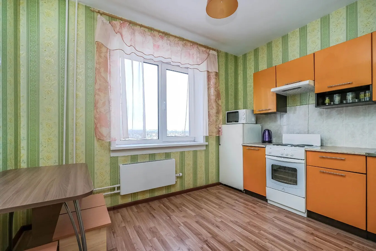 Квартира рядом с Мнтк им. Федорова и Ск Заря