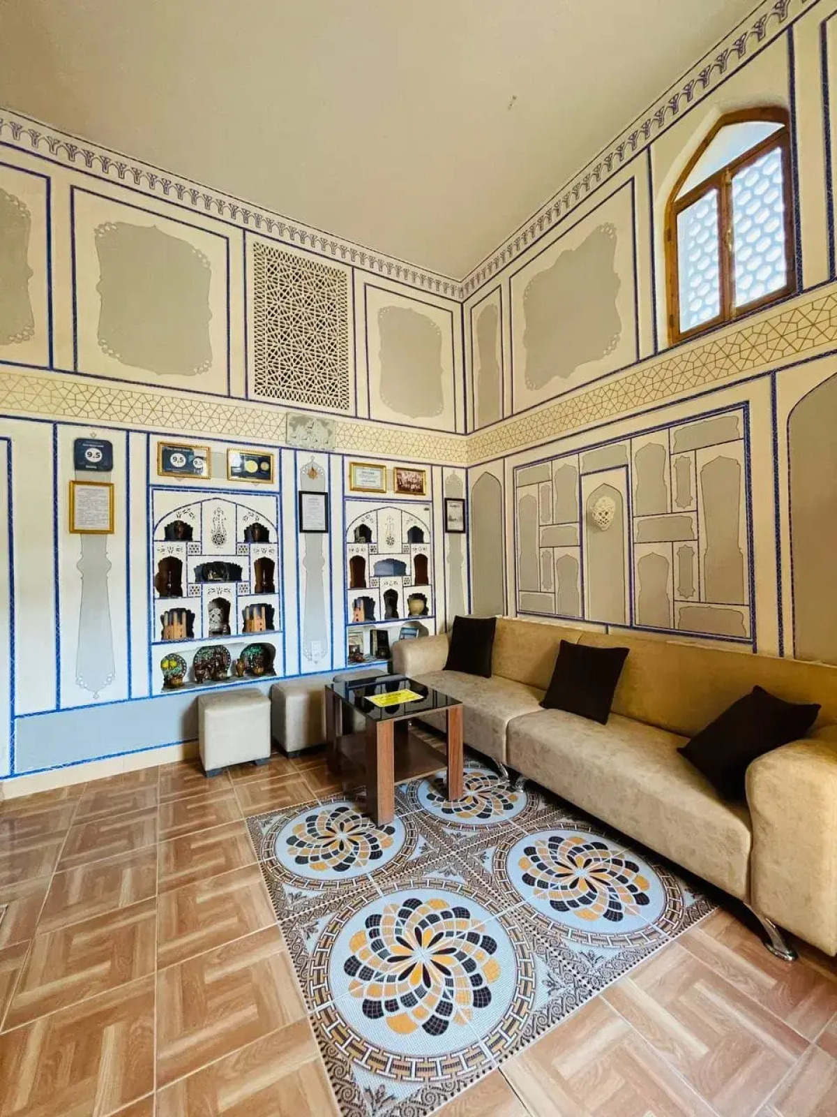 Отель Чор Минор 100 м до старого города с бесплатным кофе и разговорами по душам