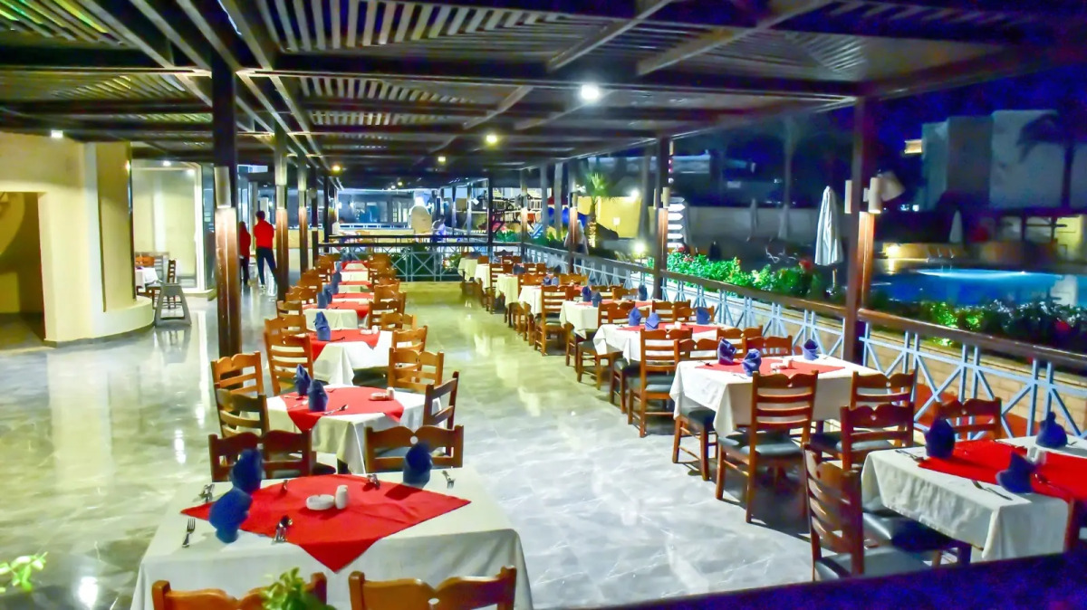 Ivy Cyrene Island Aqua Park Resort