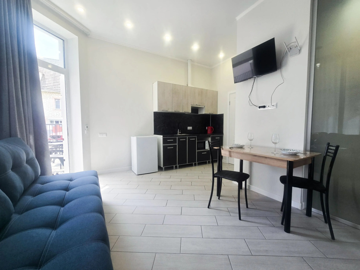 Квартира на 1м этаже со своей зоной отдыха и оборудованной кухней