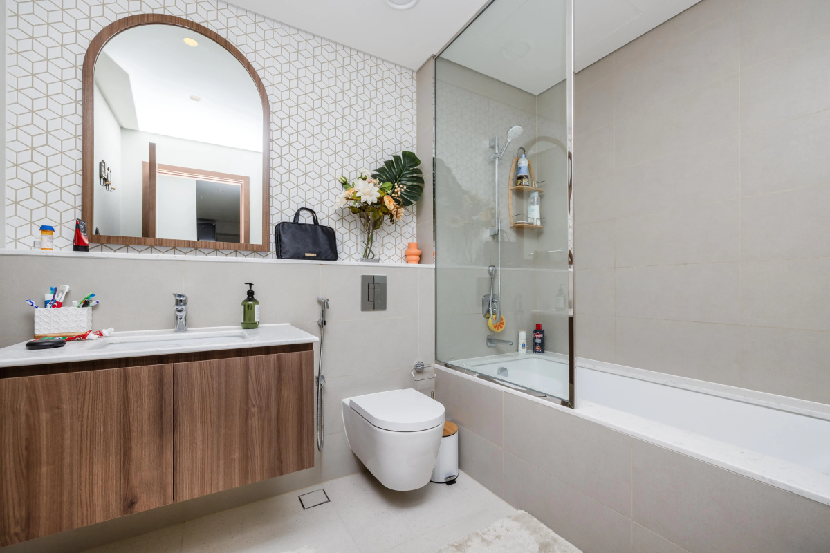Апартаменты Сozy 1BR at Vida Residences Creek Beach