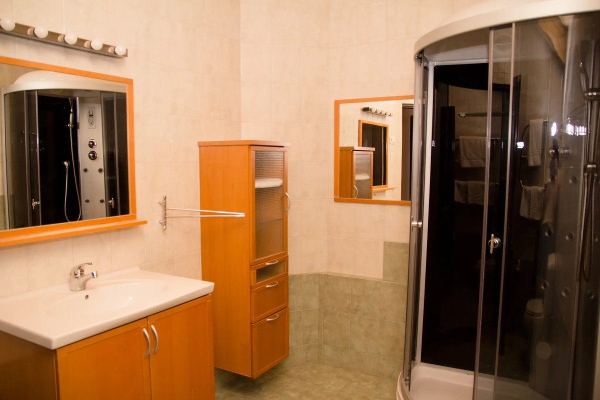 Апартаменты Лоял на улице 9-я Линия 14