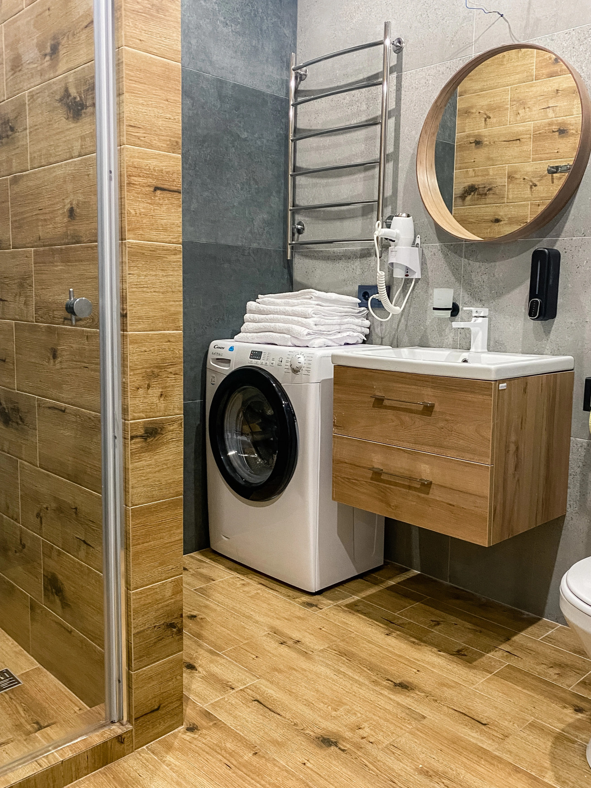 Студия с панорамным видом на озеро и горы