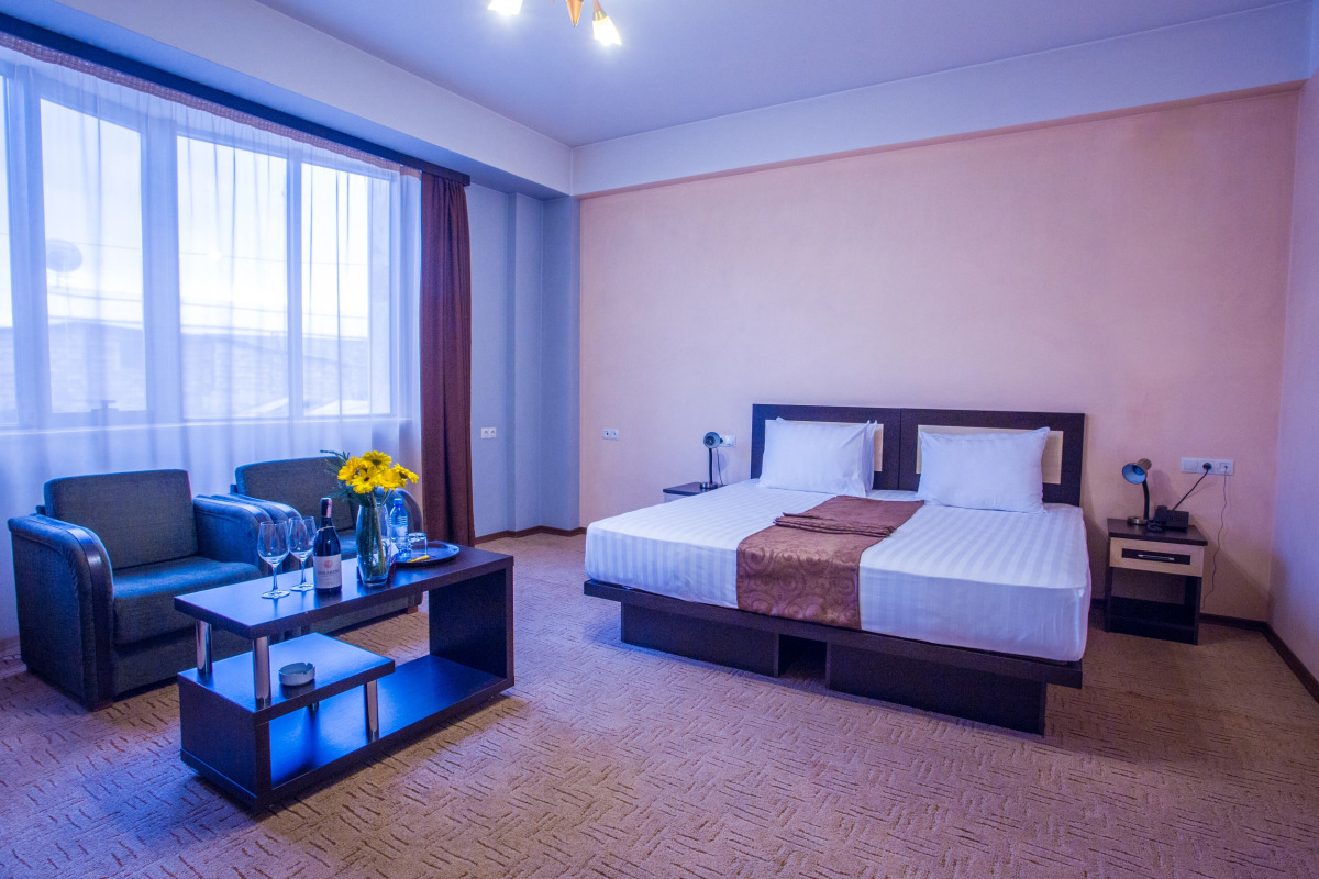 Отель Ani Central Inn