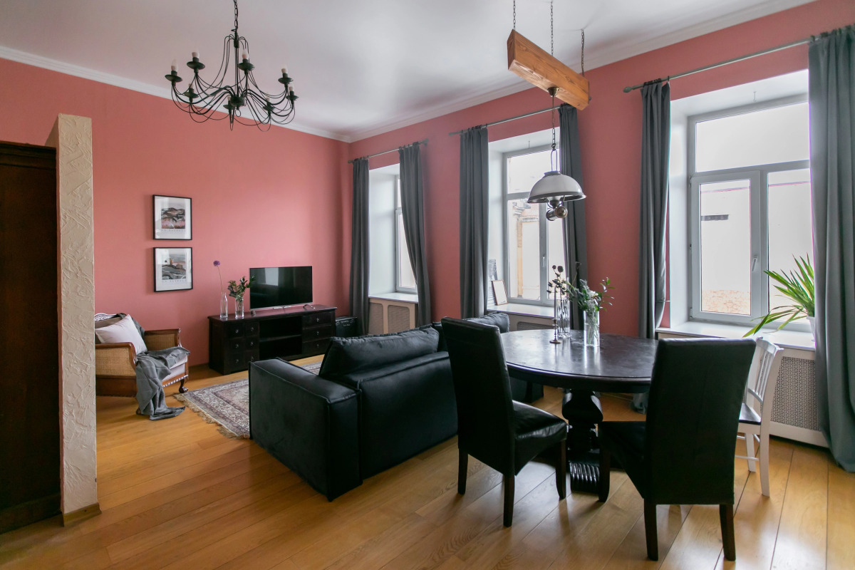 Апартаменты четырёхкомнатные в центре города