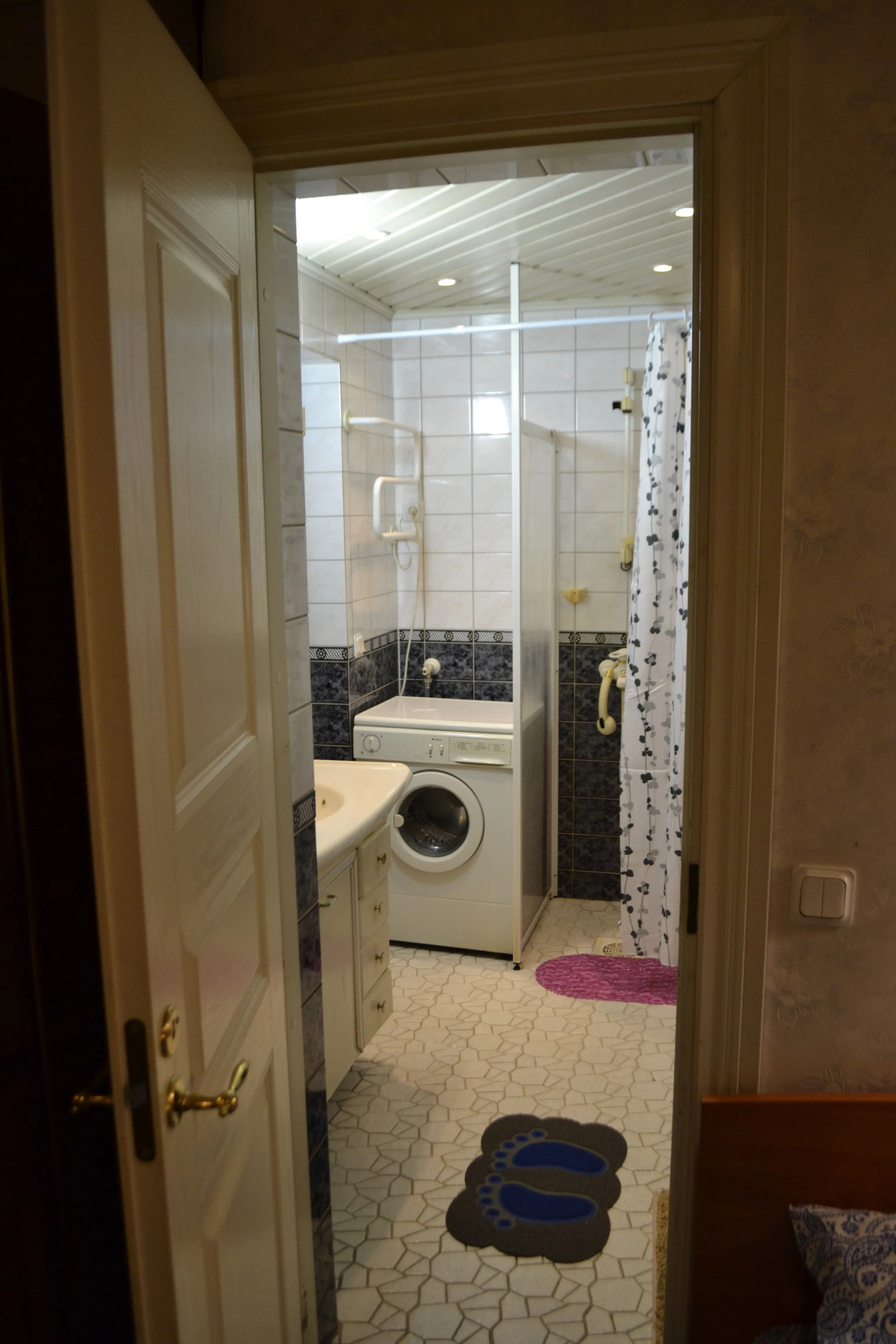 Квартира двухкомнатная с сауной лифтом и балконом