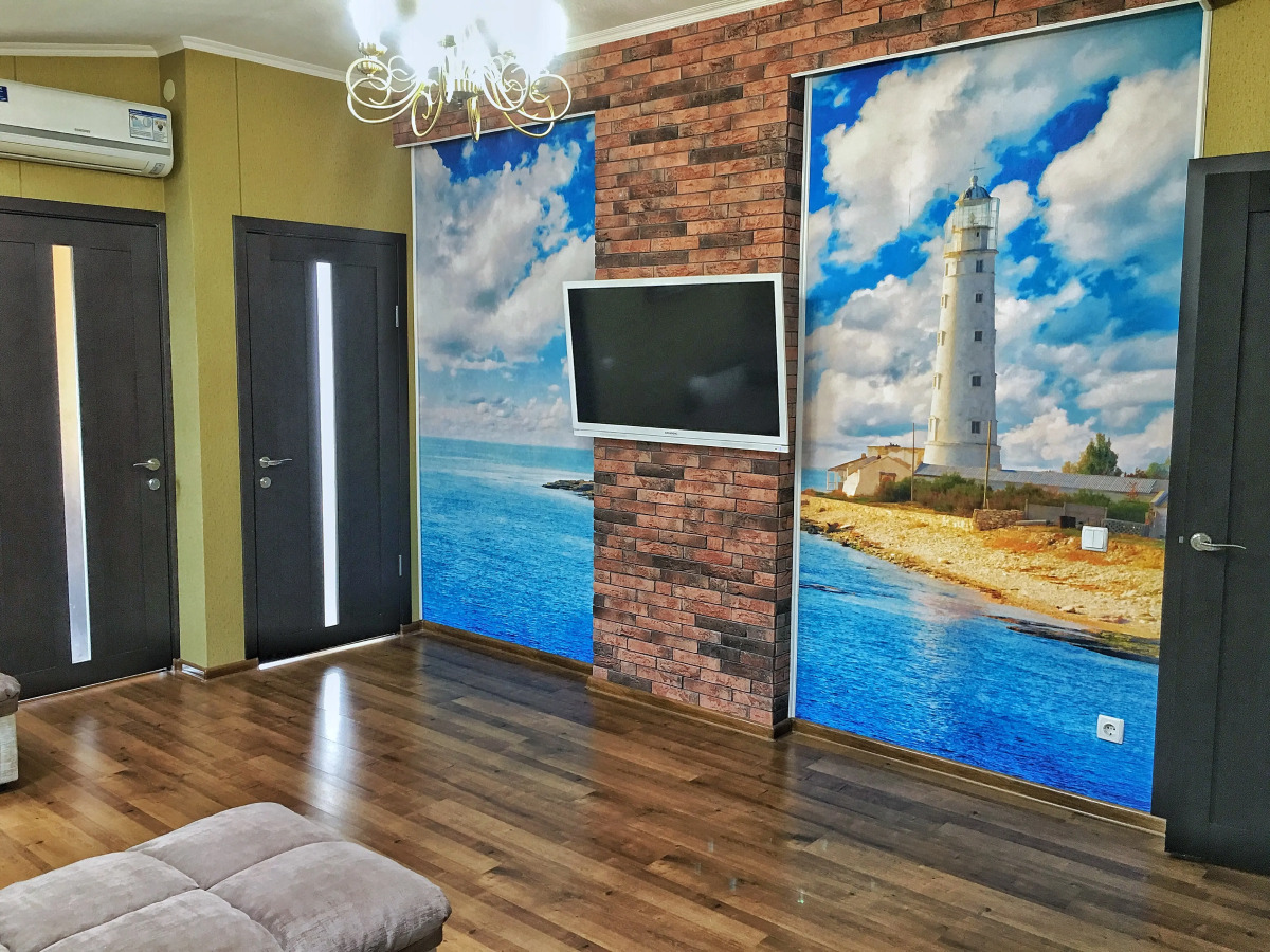 Представительская видовая двухкомнатная квартира с балконами на Набережной Ялты