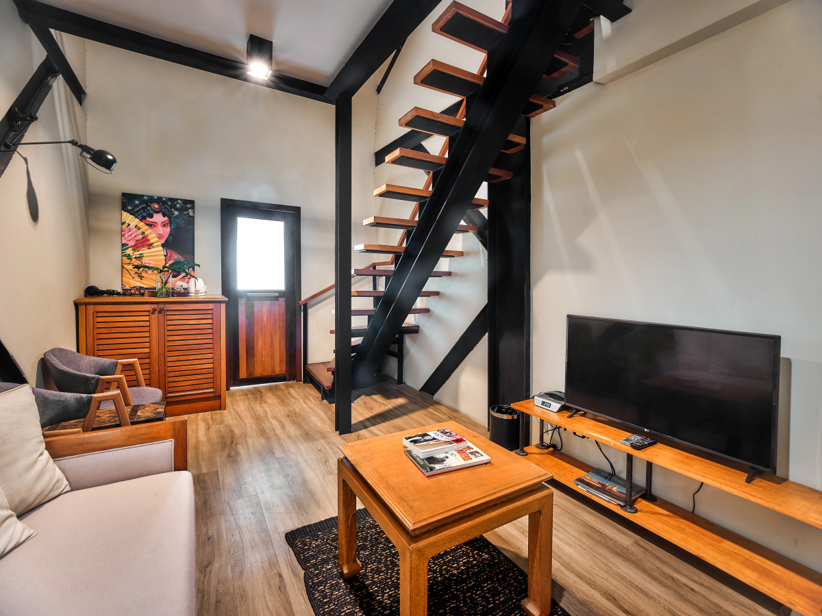 Отель Prince Theatre Heritage Stay