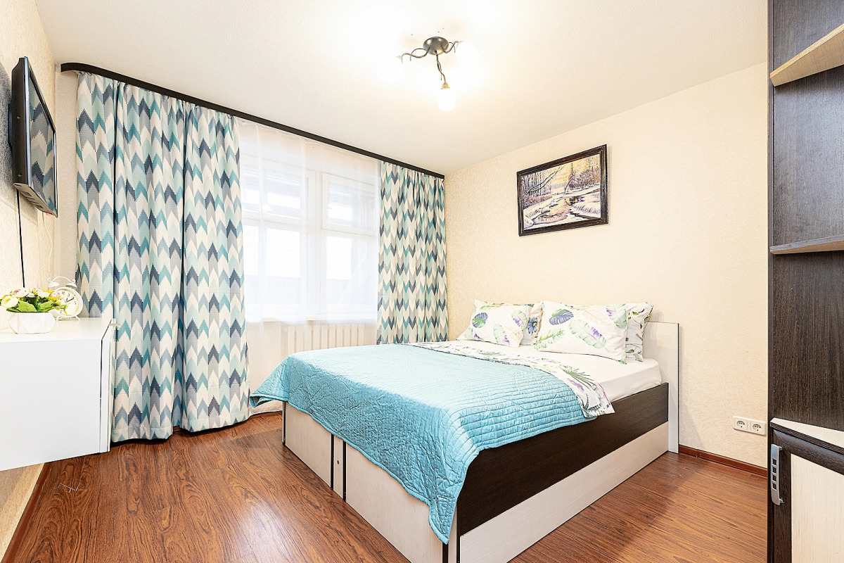 Апартаменты двухкомнатные  на Мещерском бульваре 3/3 .м.Cтрелка. Сова-Дом