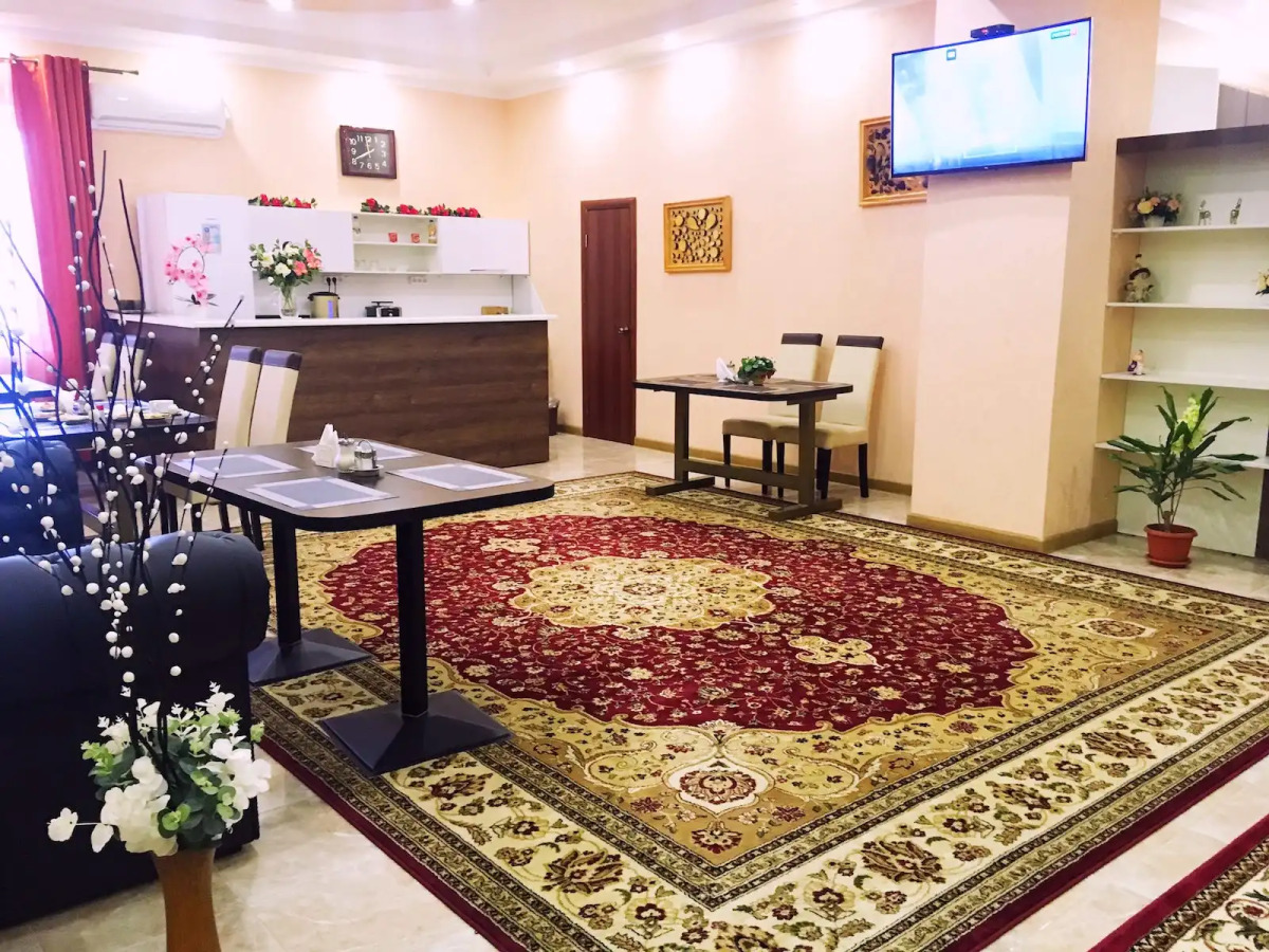 Отель Джулия